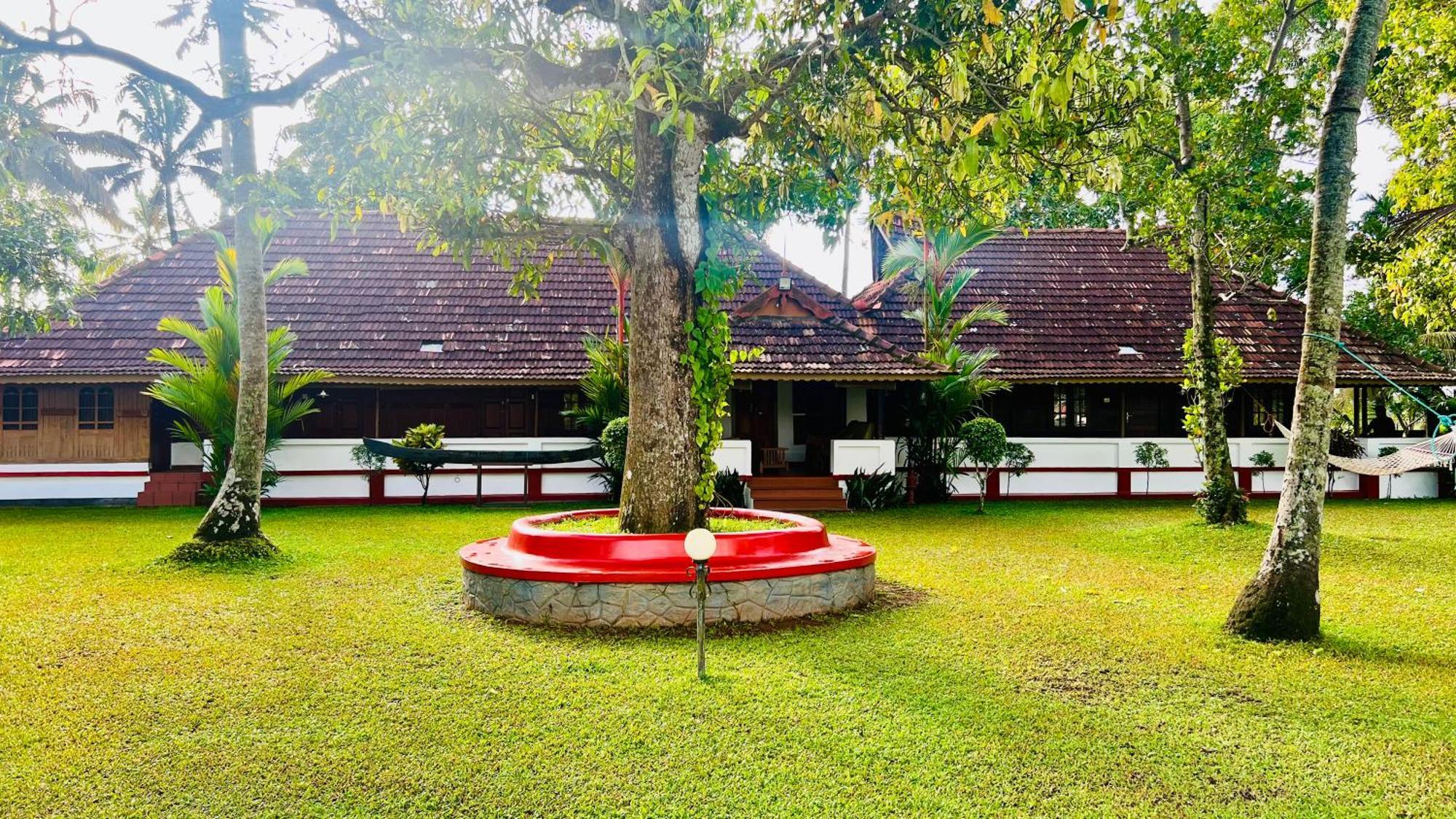 The Pamba Heritage Villa Champakulam Bagian luar foto