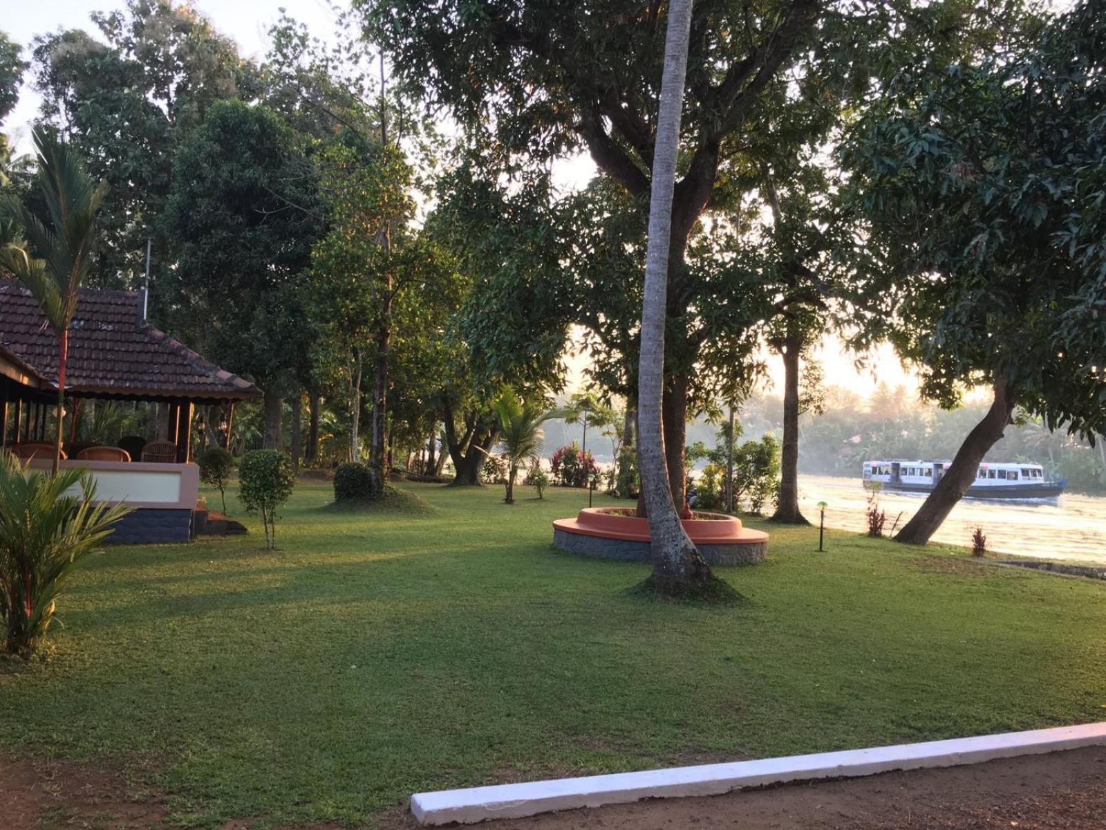 The Pamba Heritage Villa Champakulam Bagian luar foto
