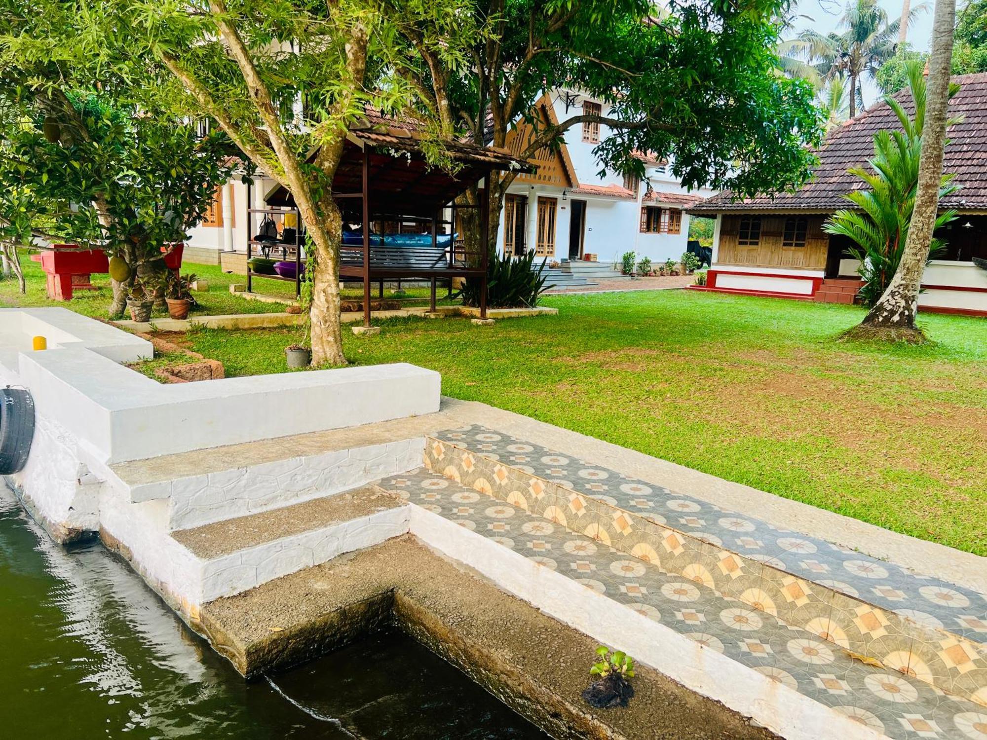 The Pamba Heritage Villa Champakulam Bagian luar foto